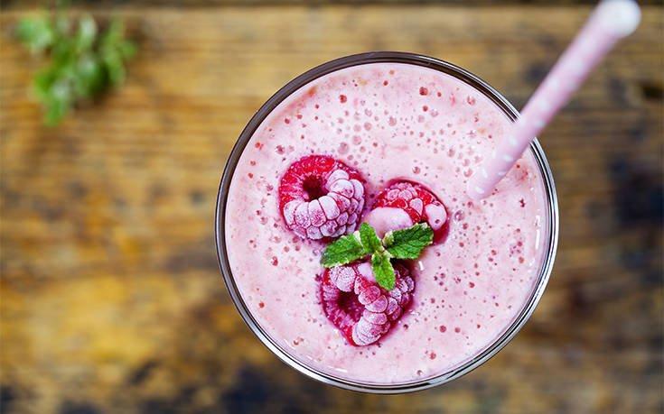 Smoothie-με-μούρα-και-μπανάνα Smoothie-με-μούρα-και-μπανάνα