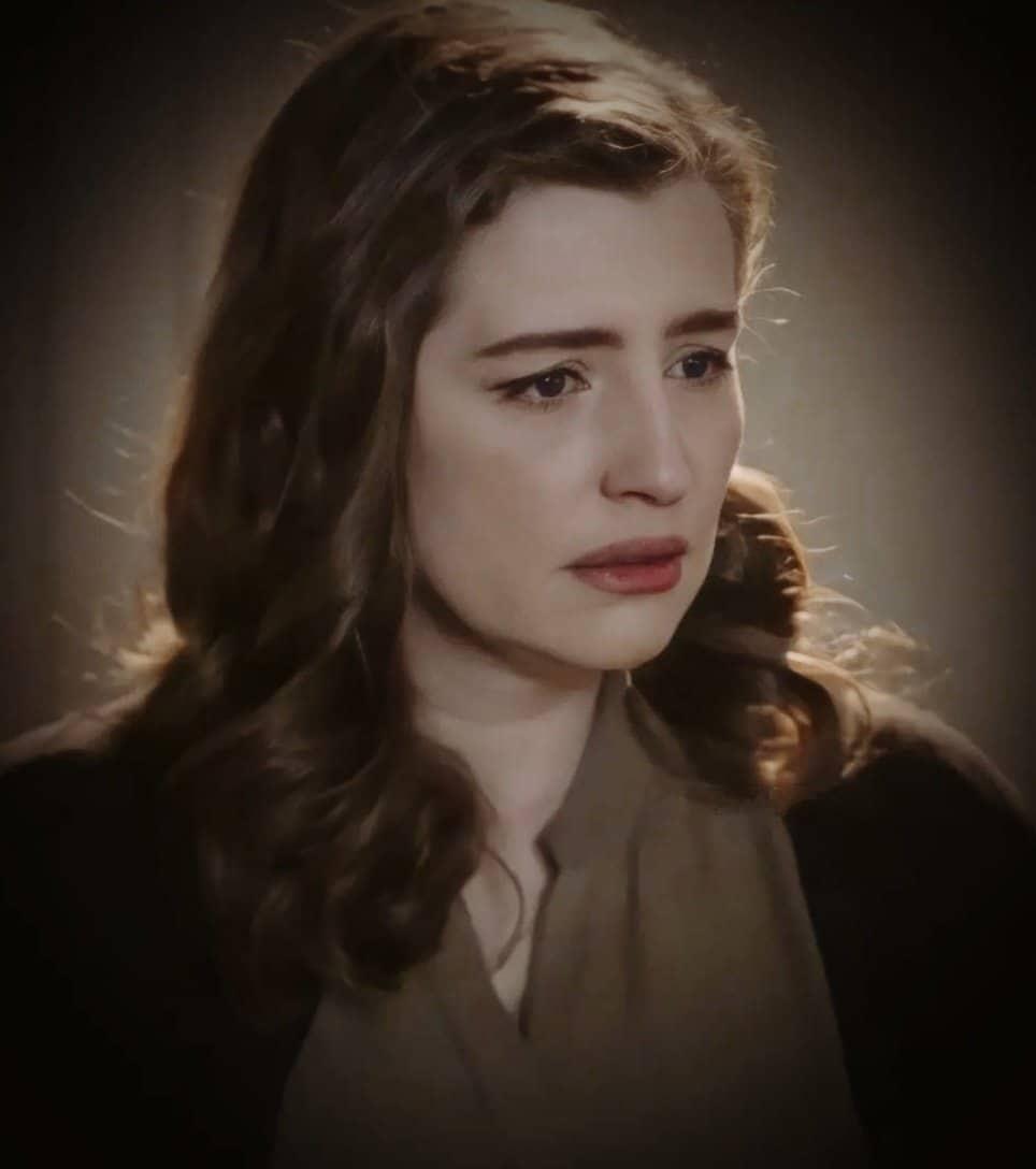 Άγριες Μέλισσες-Ελένη-