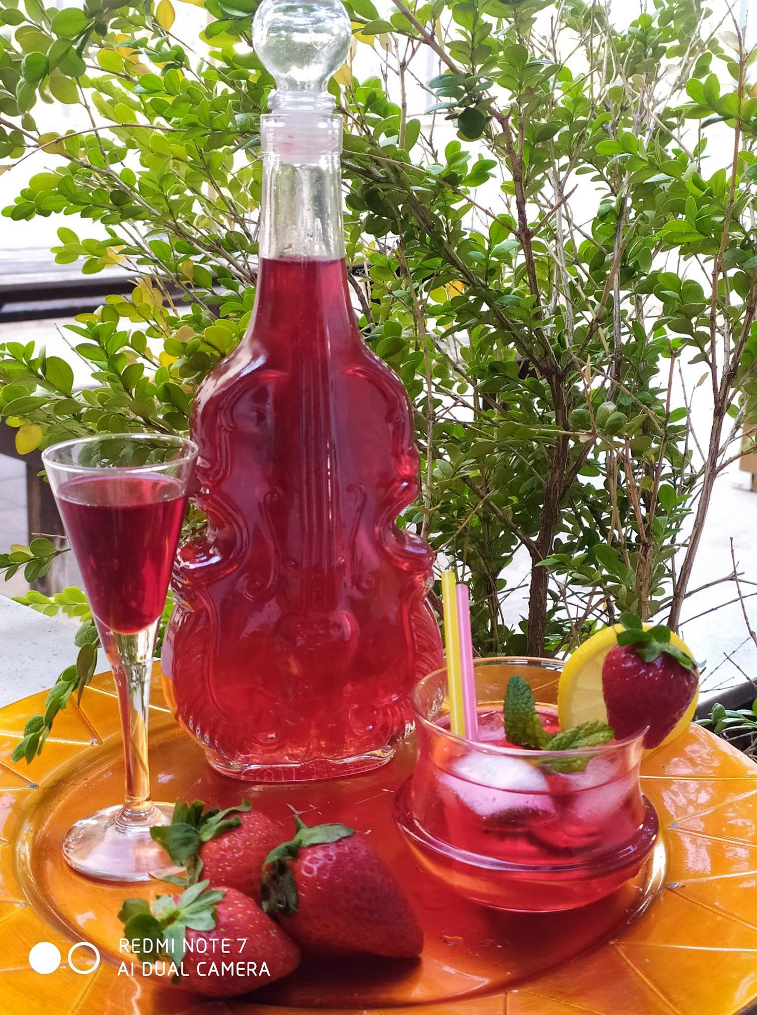 Λικέρ- φράουλα- με -βότκα-