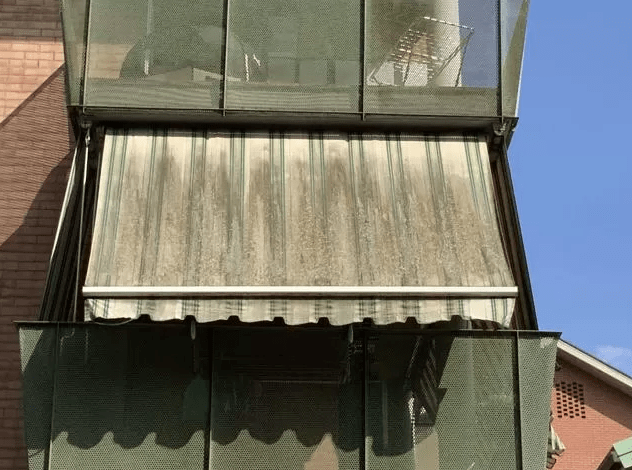 κόλπα-καθαριότητας-για-να-καθαρίσουμε-τις-τέντες-