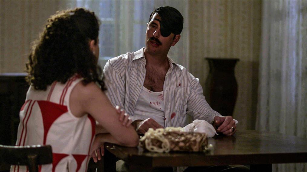 Άγριες Μέλισσες: Ο Ακύλας το σκάει από την φυλακή και θέλει να σκοτώσει την Ελένη