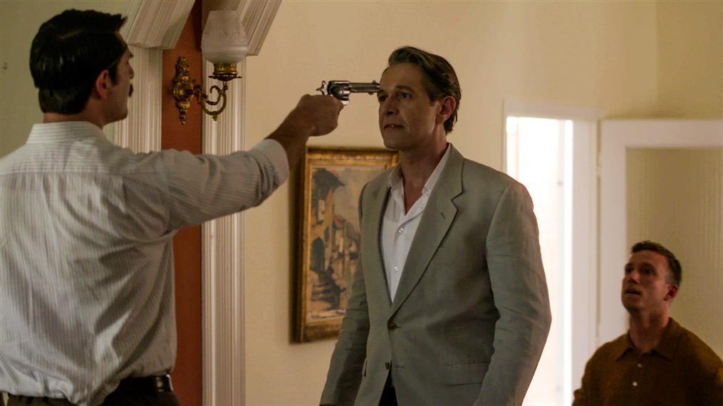 Άγριες Μέλισσες: Ο Ακύλας το σκάει από την φυλακή και θέλει να σκοτώσει την Ελένη