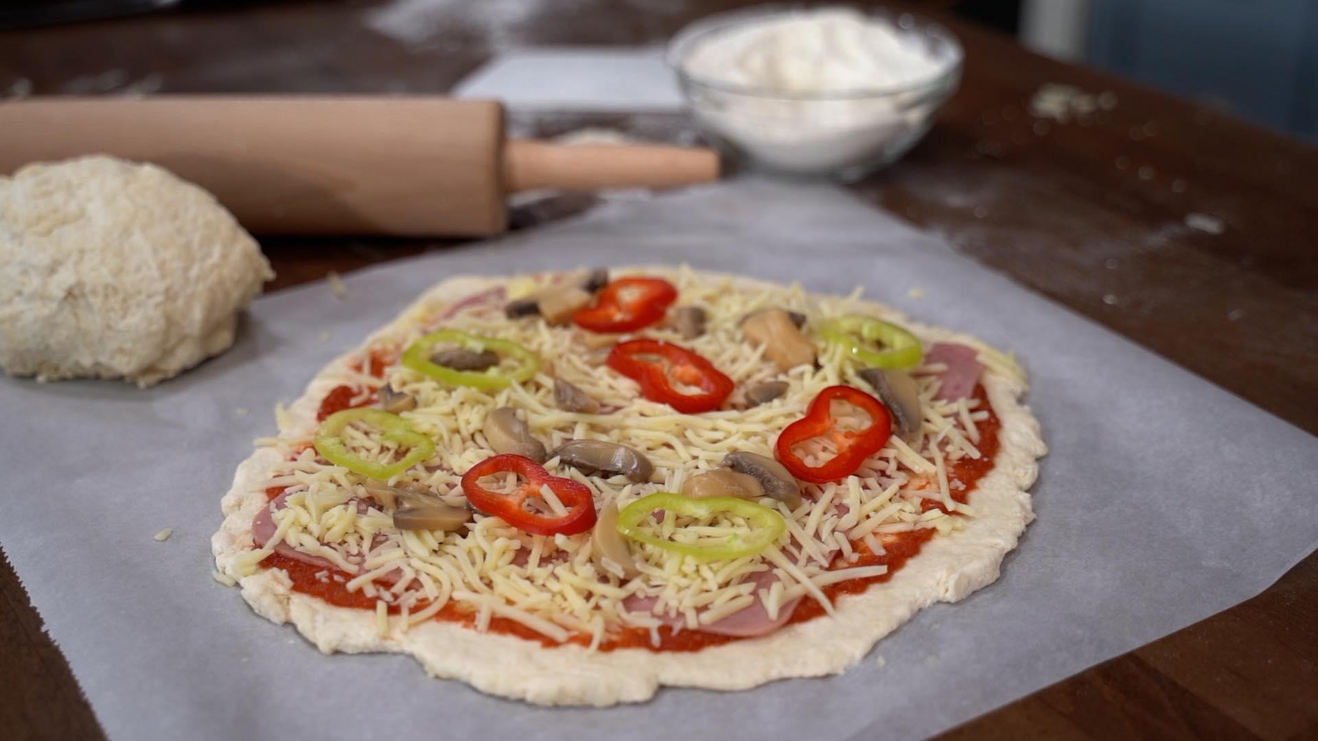 συνταγή-για-ζύμη-για-πίτσα-με-2 υλικά-