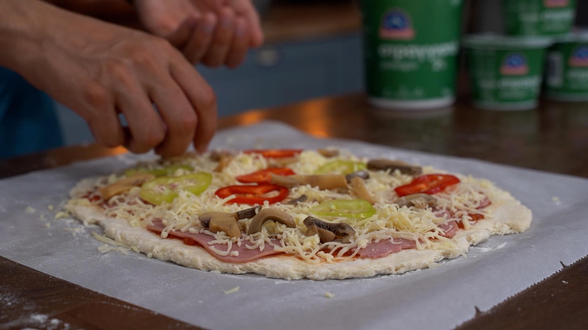 συνταγή-για-ζύμη-για-πίτσα-με-2 υλικά-