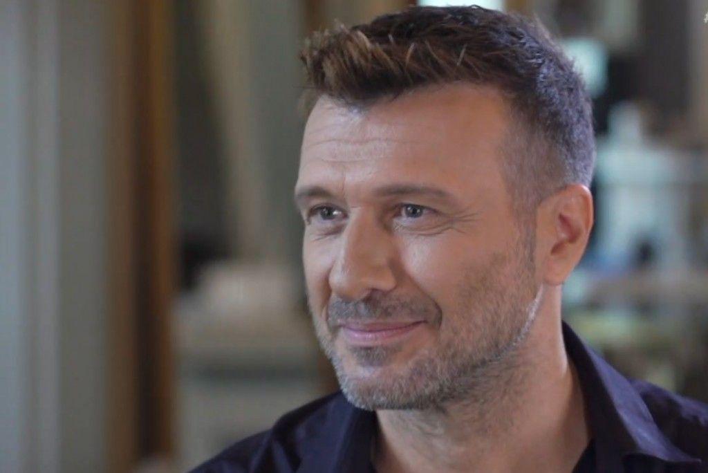 Ξεκαρδιστικό: Ο Γιάννης Πλούταρχος έβγαζε βίντεο με τον γιο του και η μάνα του τους έκανε χαλάστρα