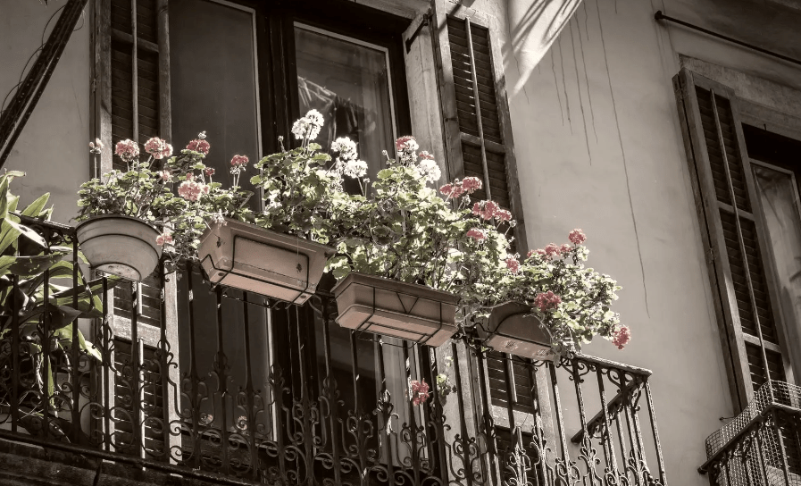 Νέας Σμύρνη: 30χρονος πέταξε τη σύντροφό του από το μπαλκόνι και σκότωσε τα παιδιά της