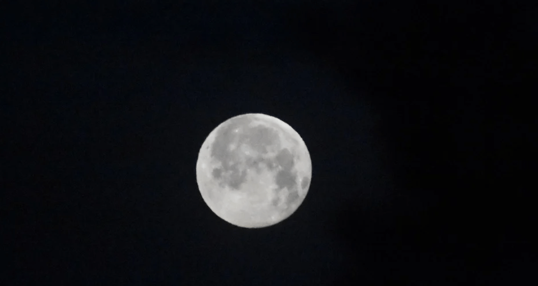 Πανσέληνος Ιουνίου 2022: Εκείνη την ημέρα και ώρα θα δούμε το «Φεγγάρι της Φράουλας»