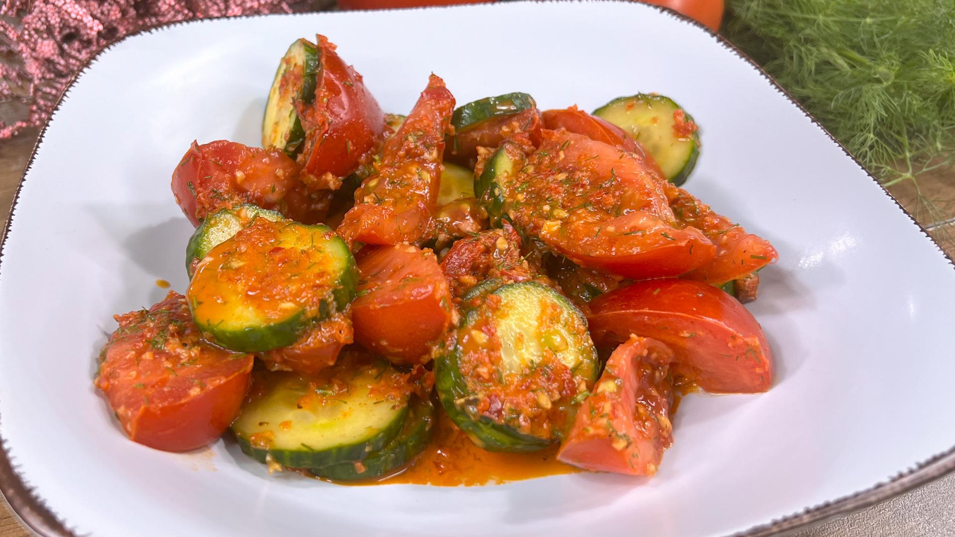 Καλοκαιρινή- αγγουροντομάτα -σαλάτα- με -υπέροχη- σως-