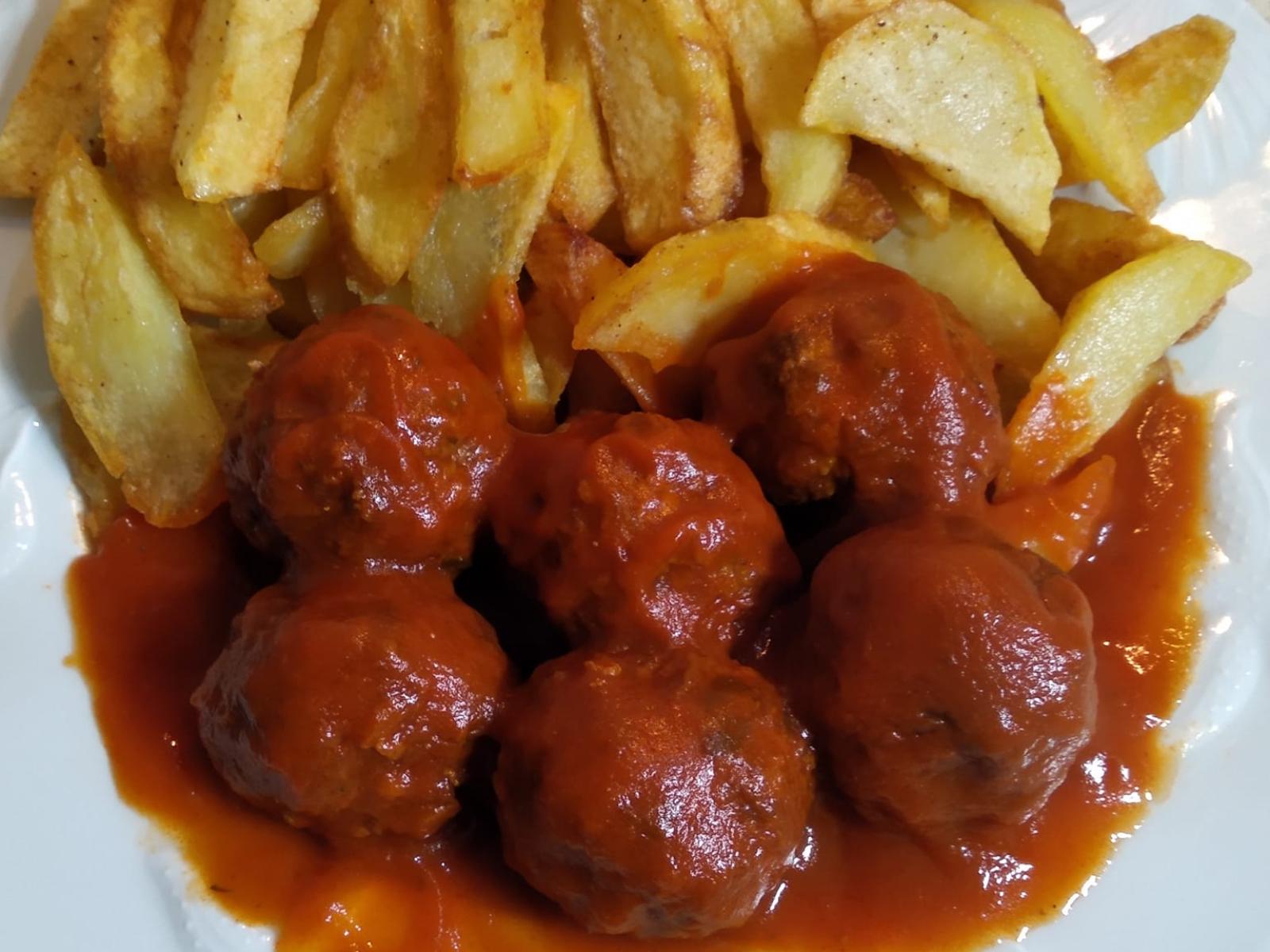 συνταγή-για-κεφτεδάκια-με-σάλτσα-