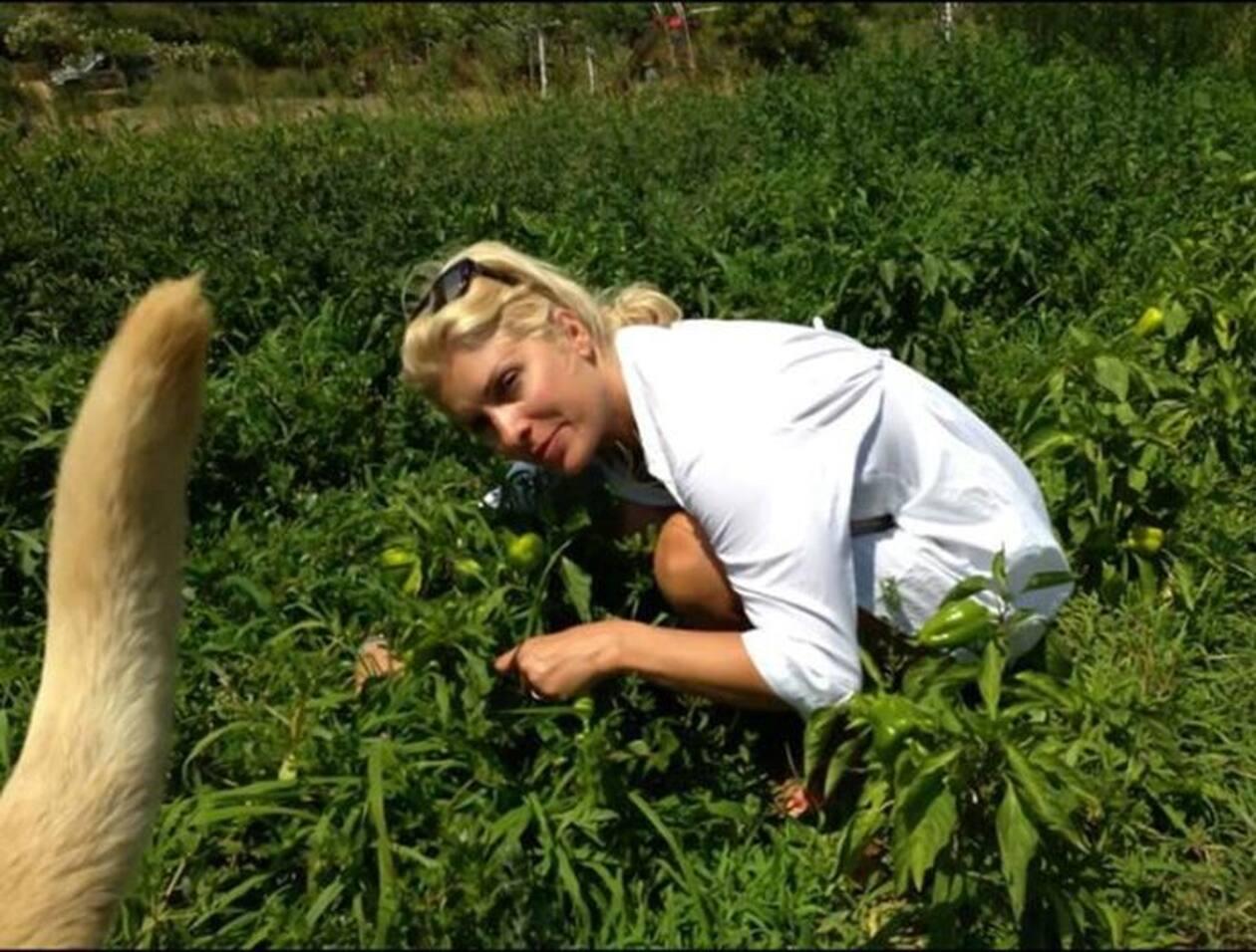 Ελένη Μενεγάκη :Δείτε τον υπέροχο κήπο της στα Άχλα