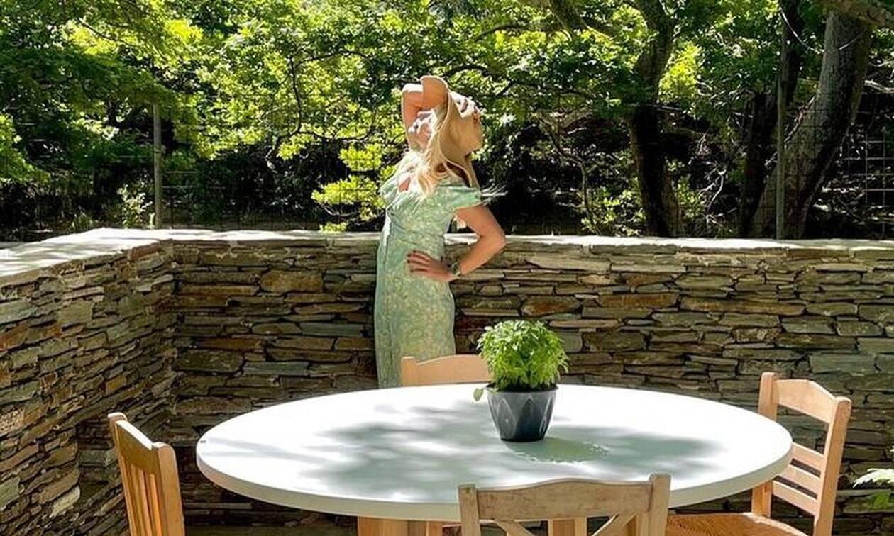 Ελένη Μενεγάκη :Δείτε τον υπέροχο κήπο της στα Άχλα