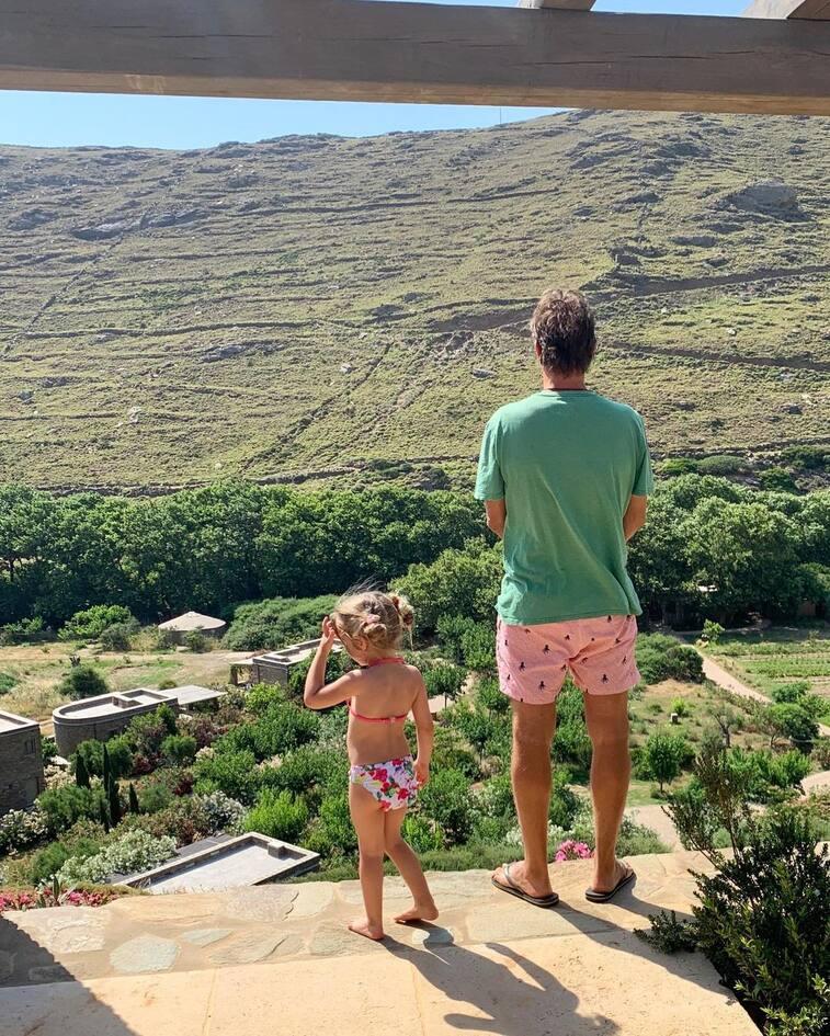 Ελένη Μενεγάκη :Δείτε τον υπέροχο κήπο της στα Άχλα