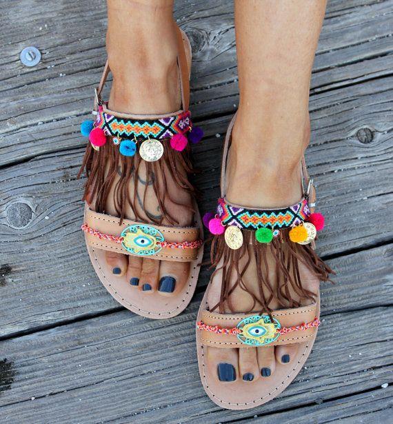 Καλοκαίρι 2022: Η νέα τάση του Καλοκαιριού είναι τα boho σανδάλια