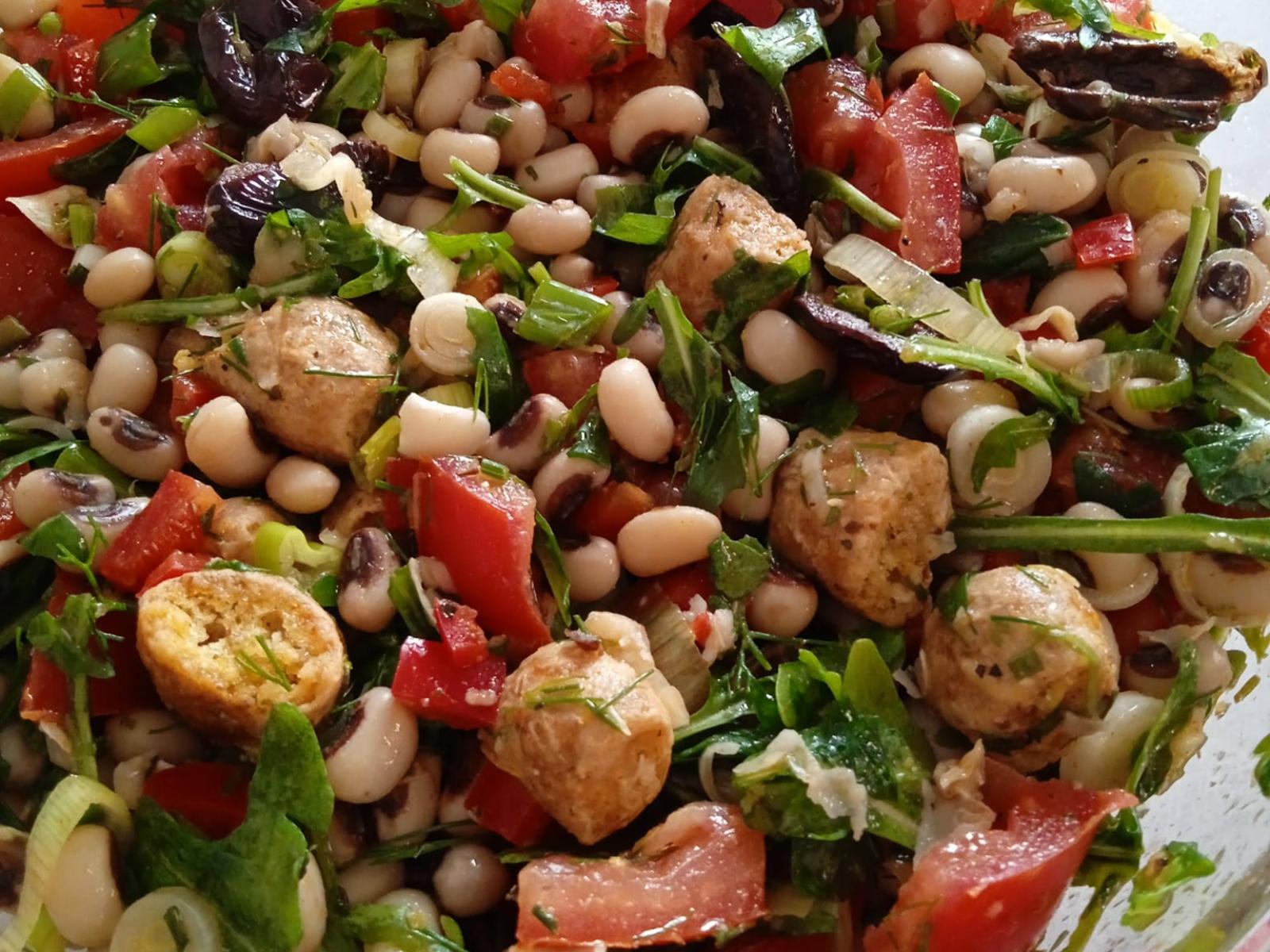 Καλοκαιρινή- σαλάτα- με- φασόλια -μαυρομάτικα-