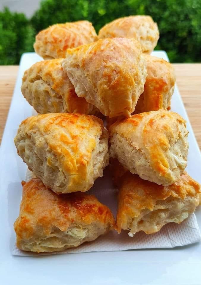 Τυροπιτάκια κουρού της Γκόλφως χωρίς μαγιά Τυροπιτάκια κουρού της Γκόλφως χωρίς μαγιά