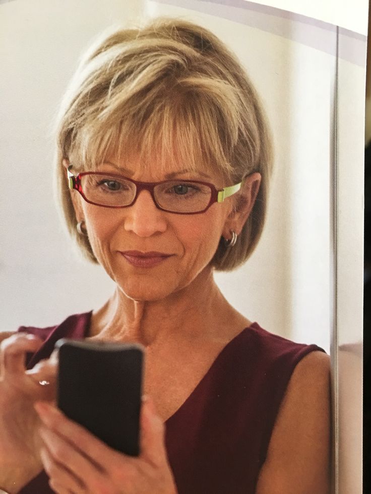 κοντό καρέ-με-αφέλειες-κουρέματα-για-γυναίκες-άνω των 40-ιδέες-