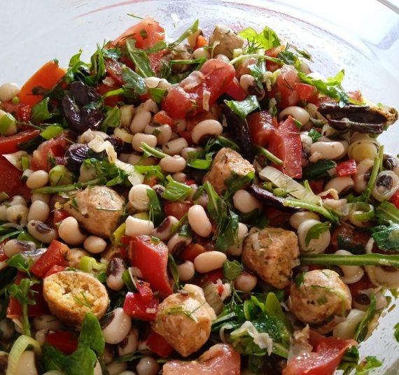 Καλοκαιρινή σαλάτα με φασόλια μαυρομάτικα