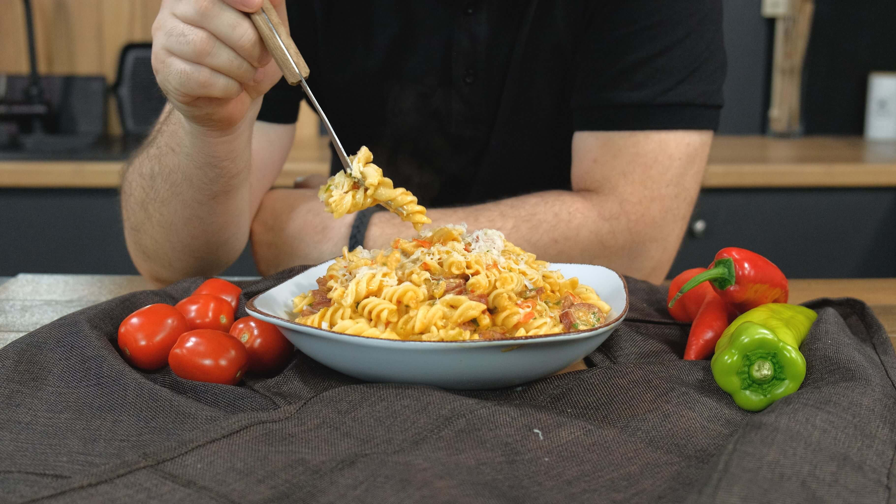 βίδες-με-φέτα-λουκάνικα-και-πιπεριές-