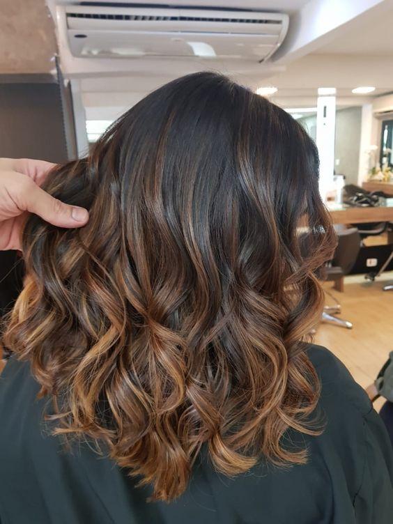 Micro balayage: Η νέα τάση στα μαλλιά για το Καλοκαίρι 2022 Micro balayage: Η νέα τάση στα μαλλιά για το Καλοκαίρι 2022