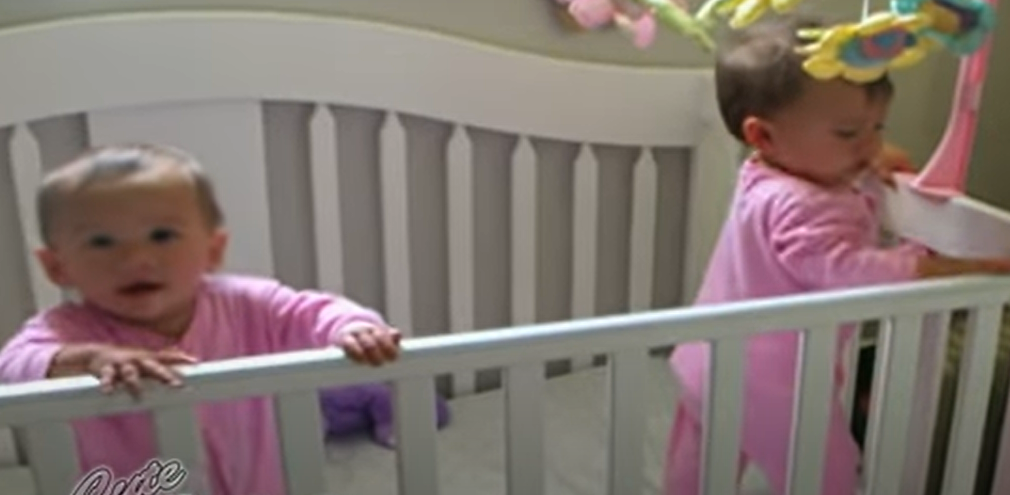 δίδυμα-φτερνίζονται-ταυτόχρονα- δίδυμα-φτερνίζονται-ταυτόχρονα-