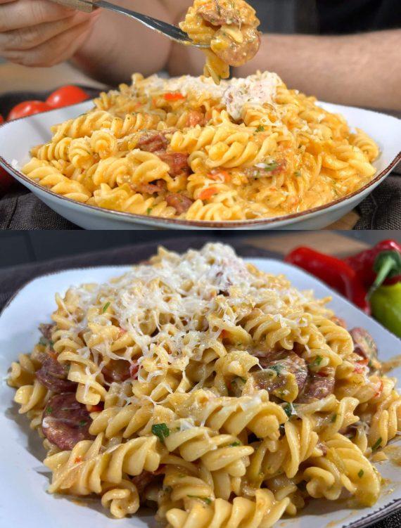 Βίδες με φέτα, λουκάνικα και πιπεριές