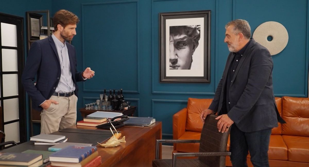 Η Γη της Ελιάς-Δημοσθένης-Κωνσταντίνος-