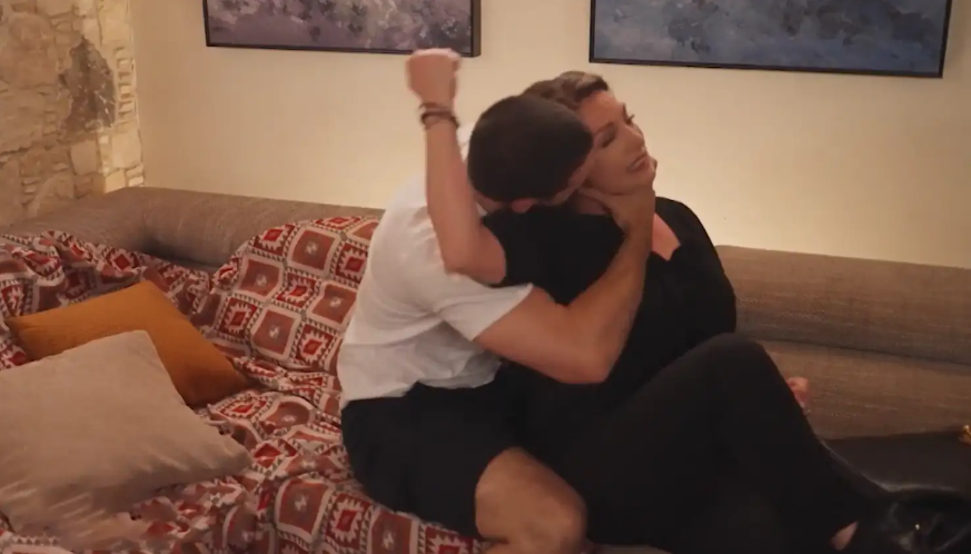 Η Γη της Ελιάς: Η Αθηνά στην φυλακή