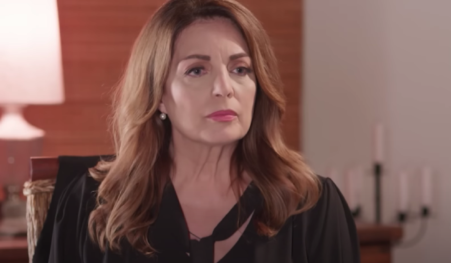 Η Γη της Ελιάς: Η Αθηνά στην φυλακή