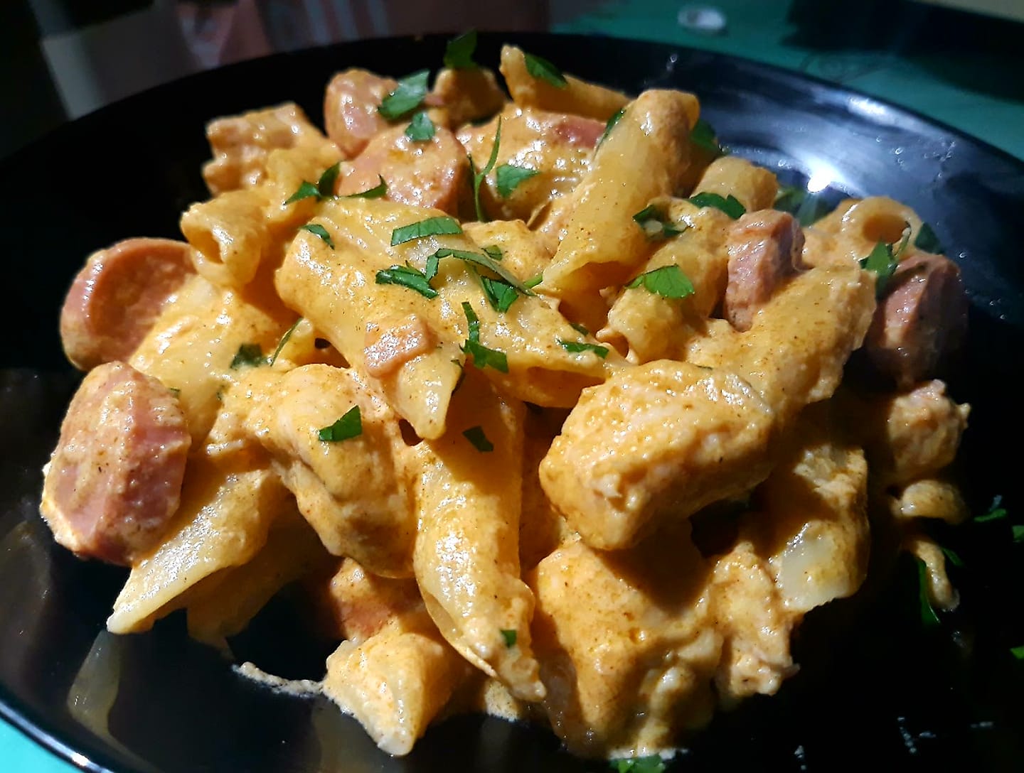 Πένες -με -φιλέτο- κοτόπουλο -και- λουκάνικα -Φρανκφούρτης- Πένες -με -φιλέτο- κοτόπουλο -και- λουκάνικα -Φρανκφούρτης-