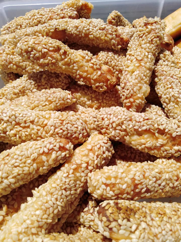 Με- μια- ζύμη -φτιάξε- κριτσίνια- και -τυροπιτάκια- Με- μια- ζύμη -φτιάξε- κριτσίνια- και -τυροπιτάκια-