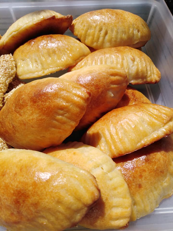 Με- μια- ζύμη -φτιάξε- κριτσίνια- και -τυροπιτάκια- Με- μια- ζύμη -φτιάξε- κριτσίνια- και -τυροπιτάκια-