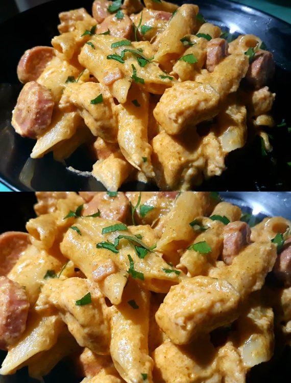 Πένες με φιλέτο κοτόπουλο και λουκάνικα Φρανκφούρτης