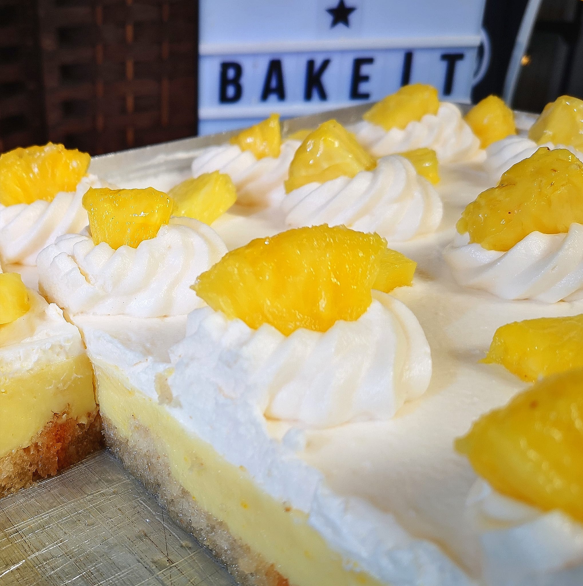 Μαμαδίστικο- γλυκό- ψυγείου- με- κρέμα -ανανά-