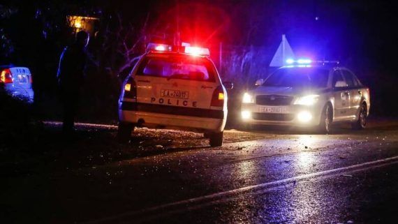 Σέρρες: Γονείς κλείδωσαν τέσσερα παιδιά στο αμάξι καταμεσιμερο για να πάρουν σουβλάκια