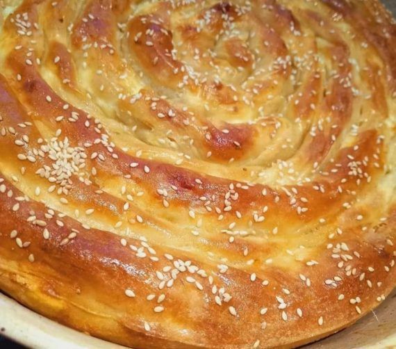 Φύλλο χωρίς πλάστη που ανοίγει με τα δάχτυλα της Γκόλφως