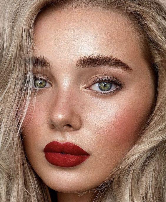 ιδέες-για-μακιγιάζ-με-κόκκινο κραγιόν-το-Καλοκαίρι 2022-