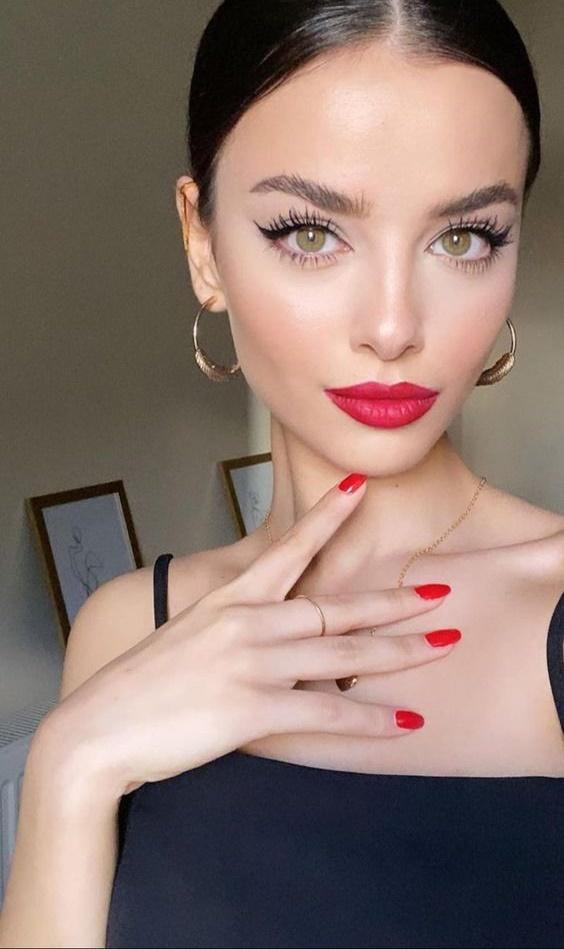 κόκκινα χείλη-με-eye liner-ιδέες-