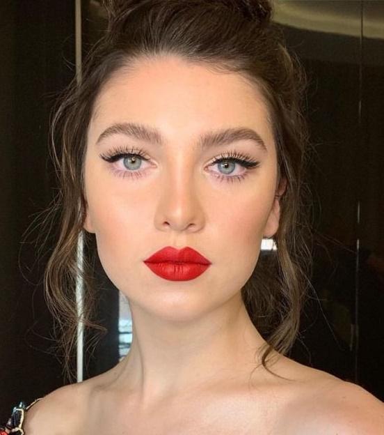 ιδέες-για-μακιγιάζ-με-κόκκινο κραγιόν-το-Καλοκαίρι 2022-