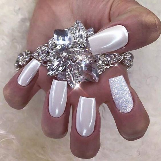 Mermaid-λευκά-νύχια-με-στρας-ιδέες- Mermaid-λευκά-νύχια-με-στρας-ιδέες-