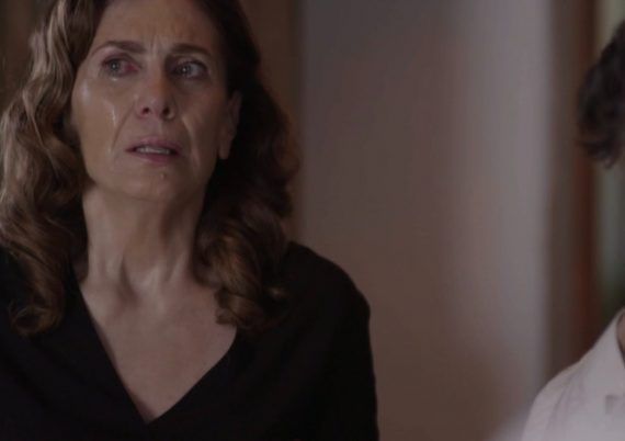 Άγριες Μέλισσες : Ελένη και Λάμπρος κρατάν στα χεριά τους το παιδί τους