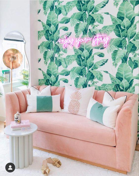 Ροζ καναπές: 21 ιδέες για καλοκαιρινή διακόσμηση στο σπίτι