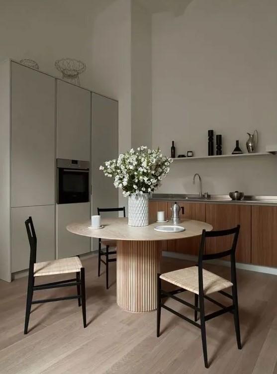 Greige διακόσμηση-στην-κουζίνα-με-μπεζ-τραπεζαρία-και-γκρι-ντουλάπια κουζίνας-ιδέες-