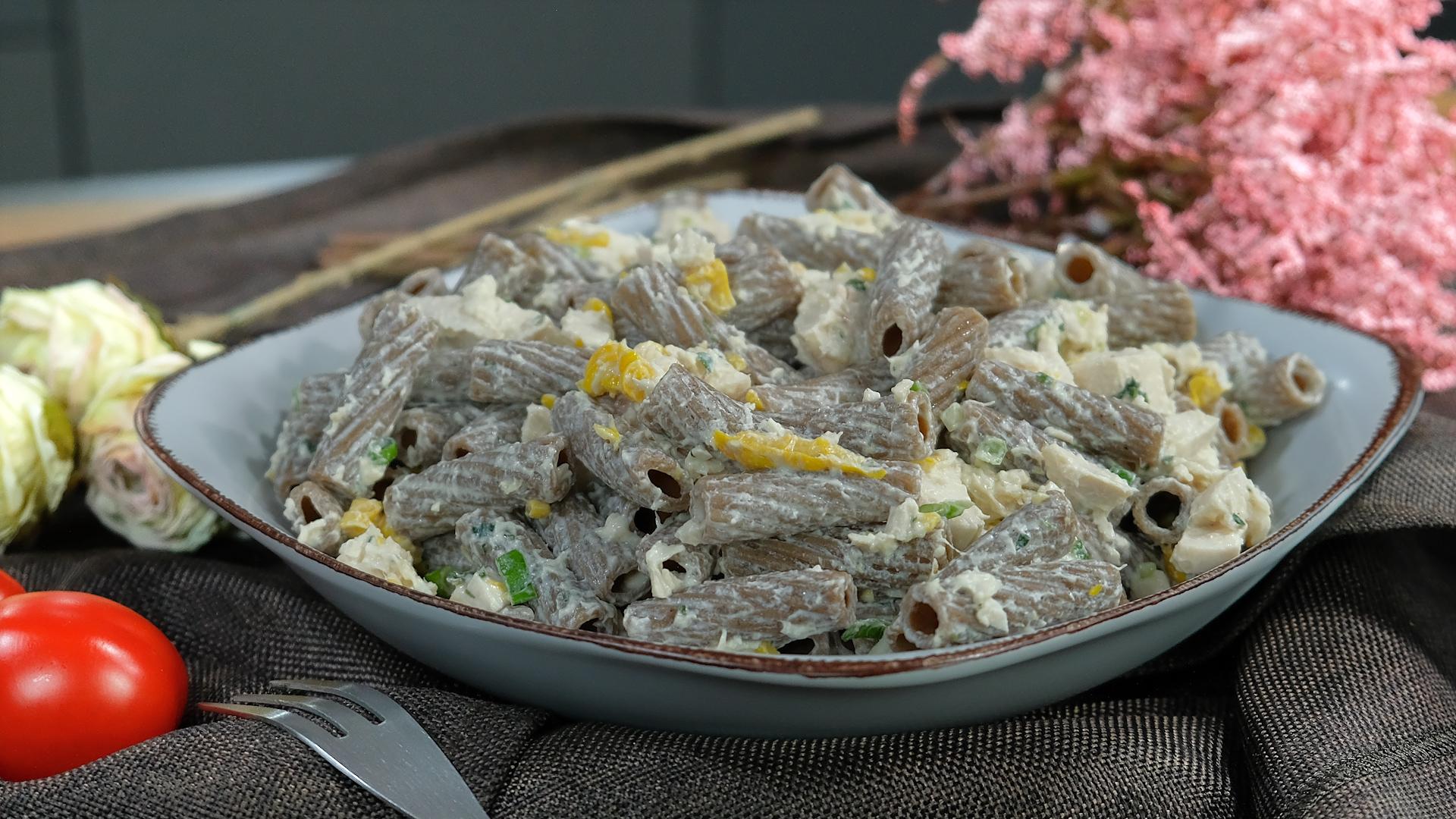 Light- μακαρονοσαλάτα- με- κοτόπουλο -και- γιαούρτι-