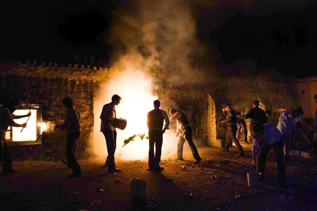 Άγριες Μέλισσες: Οι σεναριογράφοι της σειράς μας απαντούν σε 8 ερωτήσεις για το φινάλε