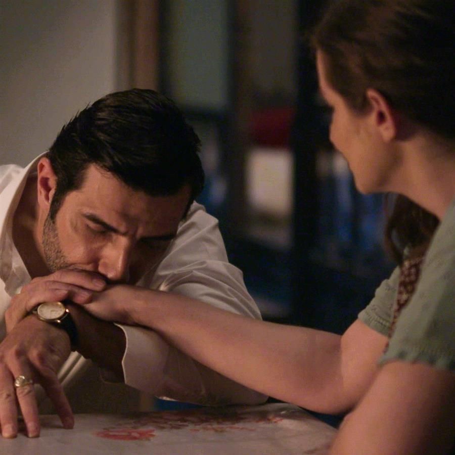 Άγριες Μέλισσες: Οι σεναριογράφοι της σειράς μας απαντούν σε 8 ερωτήσεις για το φινάλε