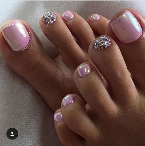 ιδέες-για-πεντικιούρ-σε-όλες-τις-αποχρώσεις-του-ροζ-Καλοκαίρι 2022-