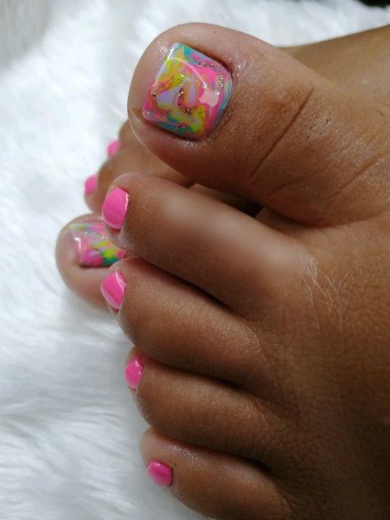 ιδέες-για-πεντικιούρ-σε-όλες-τις-αποχρώσεις-του-ροζ-Καλοκαίρι 2022-