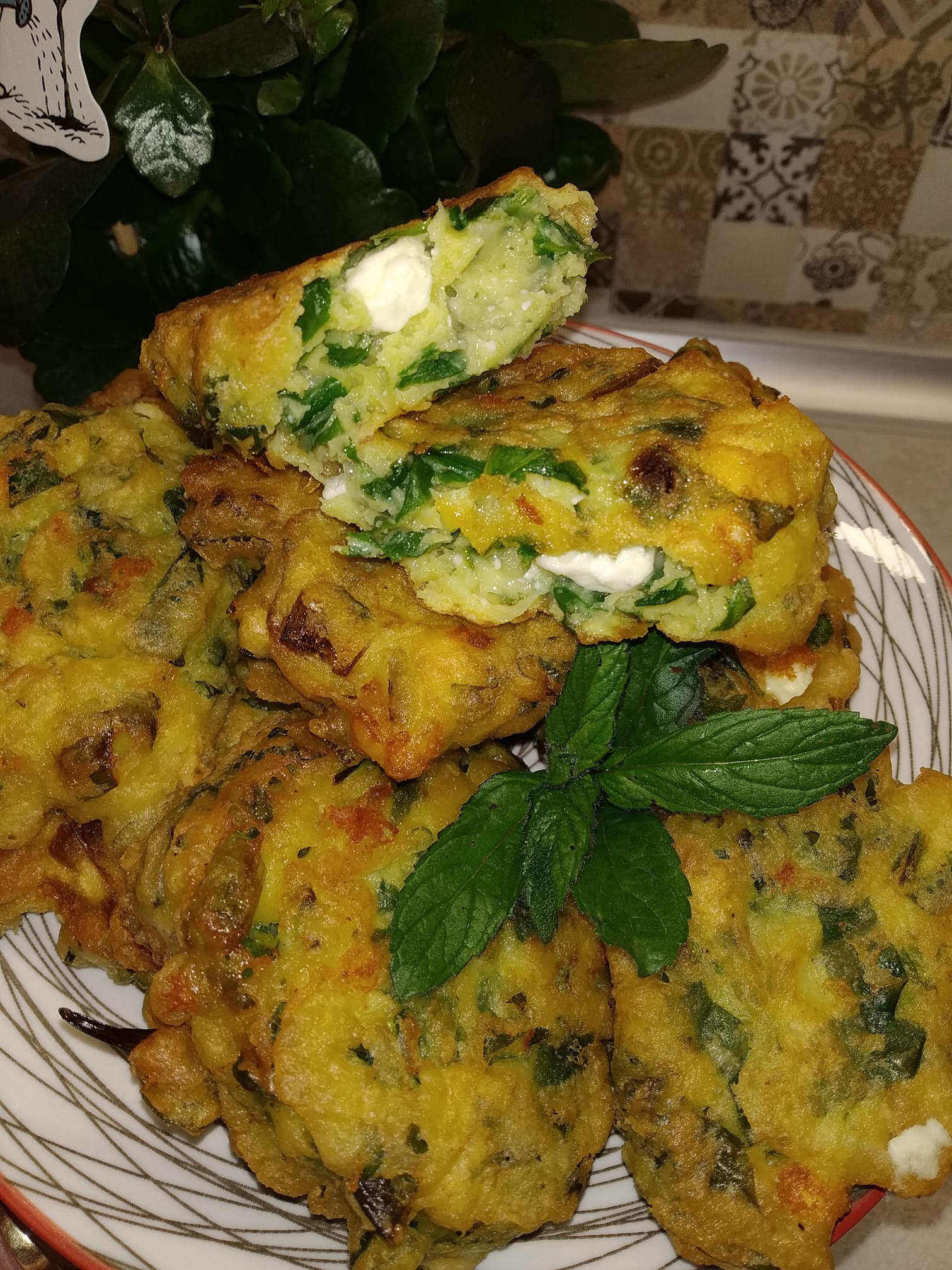 Συνταγή- για- τηγανίτες- με- σπανάκι- και- τυρί-