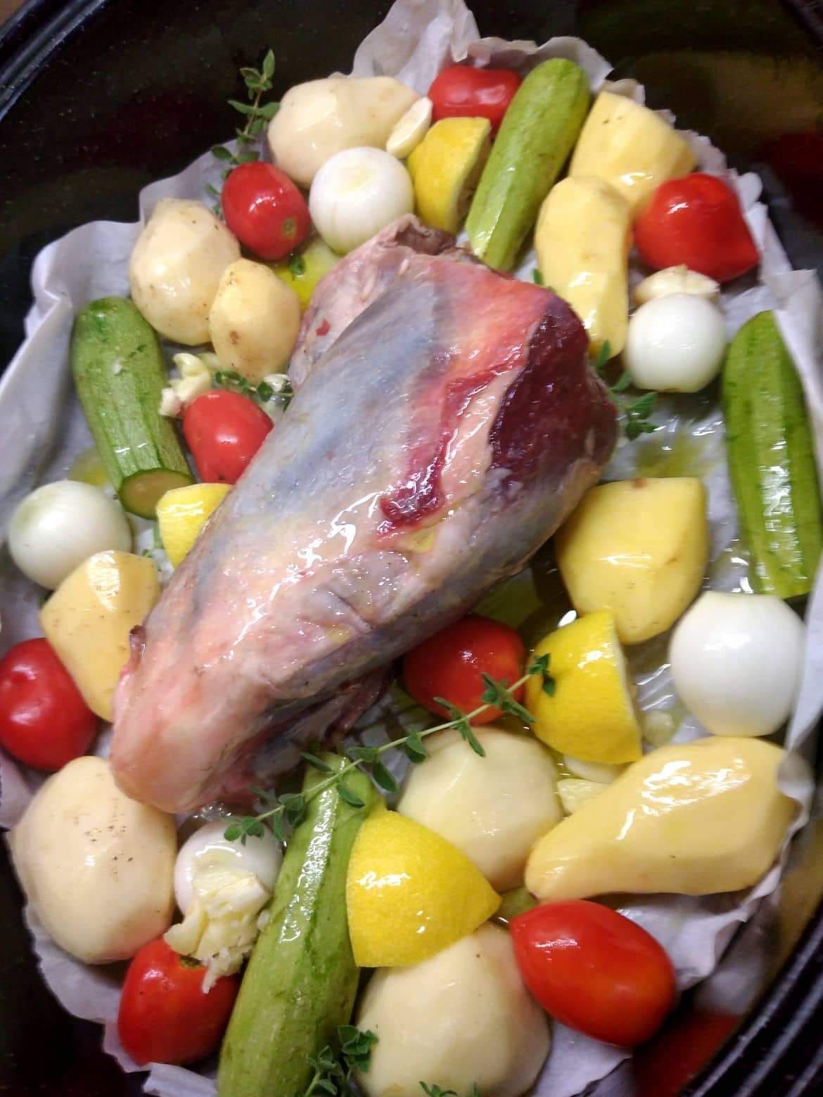 Προβατίνα -με- λαχανικά- στην -γάστρα-