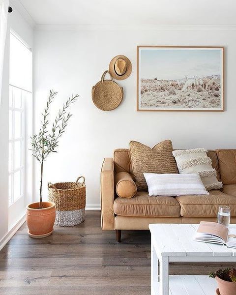 ψάθινα καπέλα-στον-τοίχο-ιδέες-καλοκαιρινής διακόσμησης- ψάθινα καπέλα-στον-τοίχο-ιδέες-καλοκαιρινής διακόσμησης-